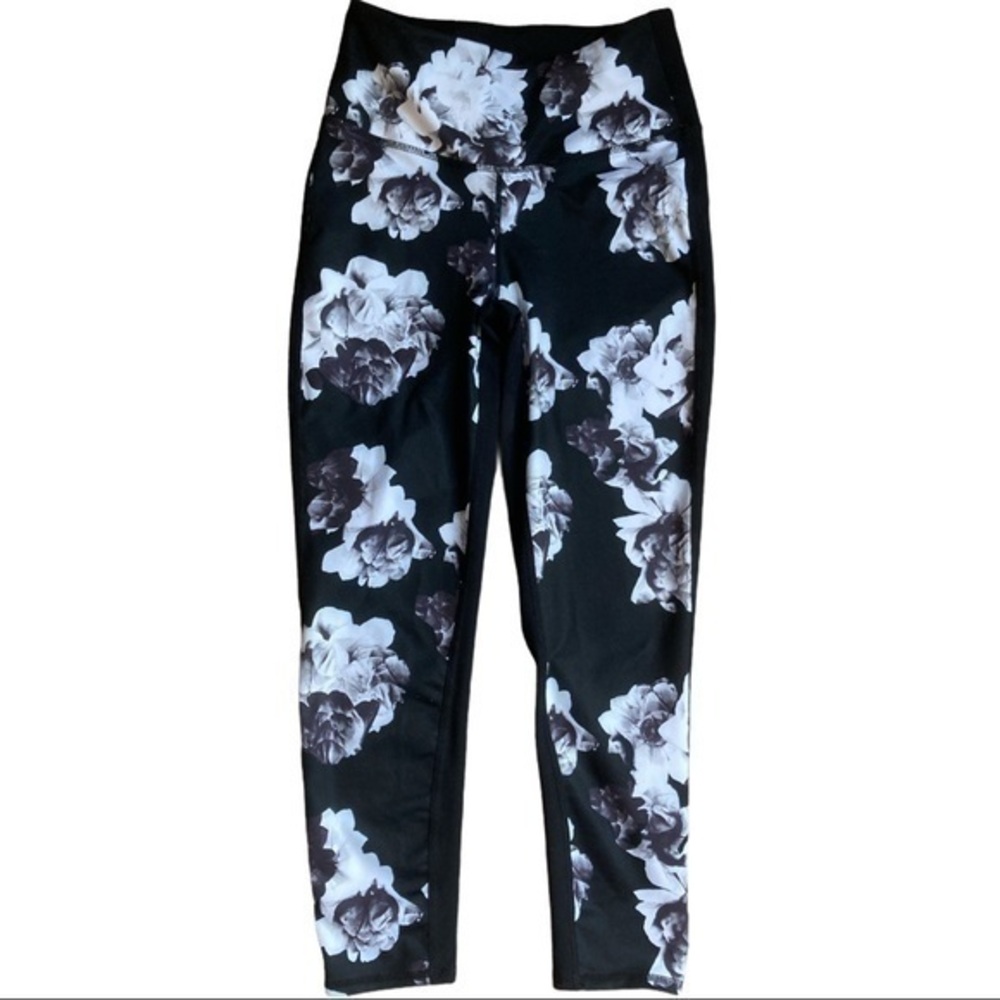 Gapfit size small leggings black and white flowers
